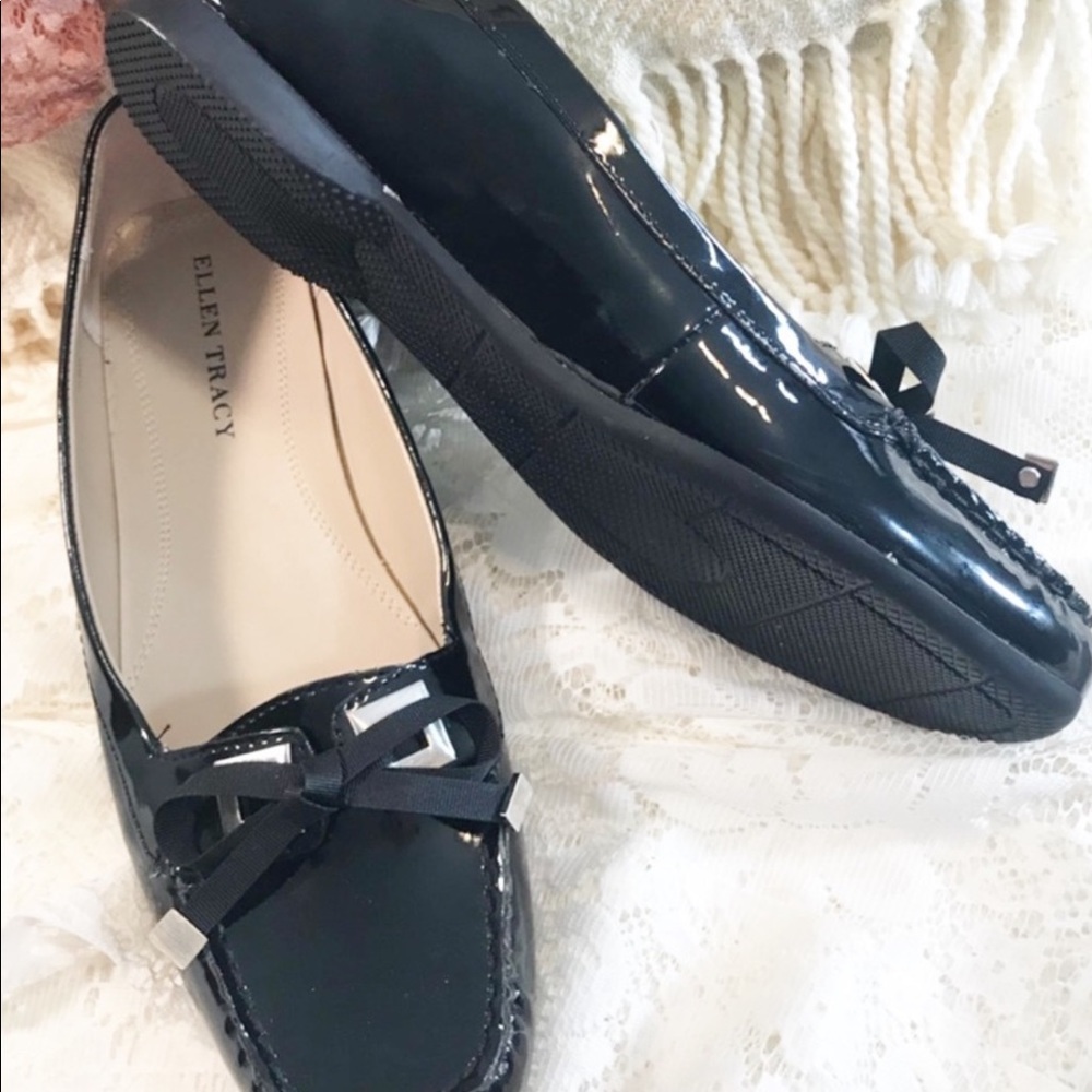 ELLEN TRACY Black Patent Leather Flats